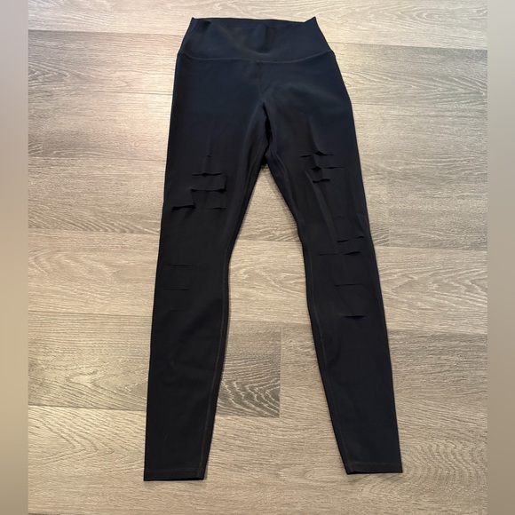 ALO YOGA High-Waist Ripped Warrior Legging Size Medium in Black - Picture 5 of 13